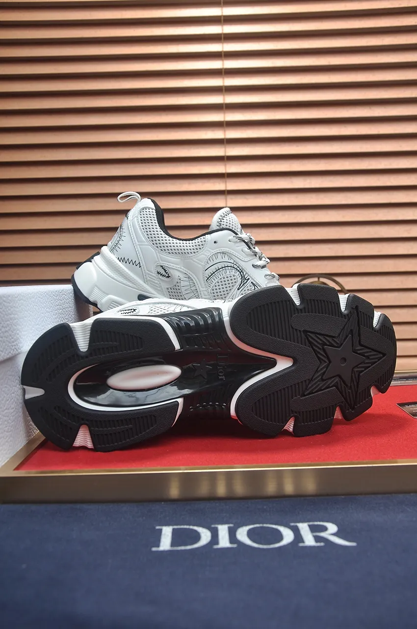 Men's shoes 💰: 640💶 (couples model) Brand: Dior (Dior) Standard code: Women's code 35-40. Men's code 38-44 (45 customized) Grade: Same as the official website Material: Top-quality original cowhide stitching Original wear-resistant and lightweight outsole Style category: Fashionable casual shoes Distinguished luxury brand elements top luxury Color: Actual picture color